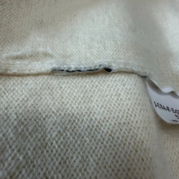 Men's Cream 100% Cashmere V-Neck Sweater, Size Large. - Picture 7 of 12